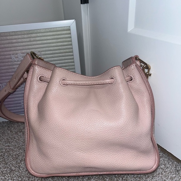 Marc Jacobs H606L01SP22
Small Peach Whip Leather Bucket/Shoulder Bag - Picture 10 of 10